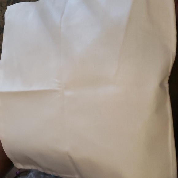 WhoMeaf Set of 4 Christmas Candy Cane Edged Pillowcases with a Robin Theme - Picture 5 of 8